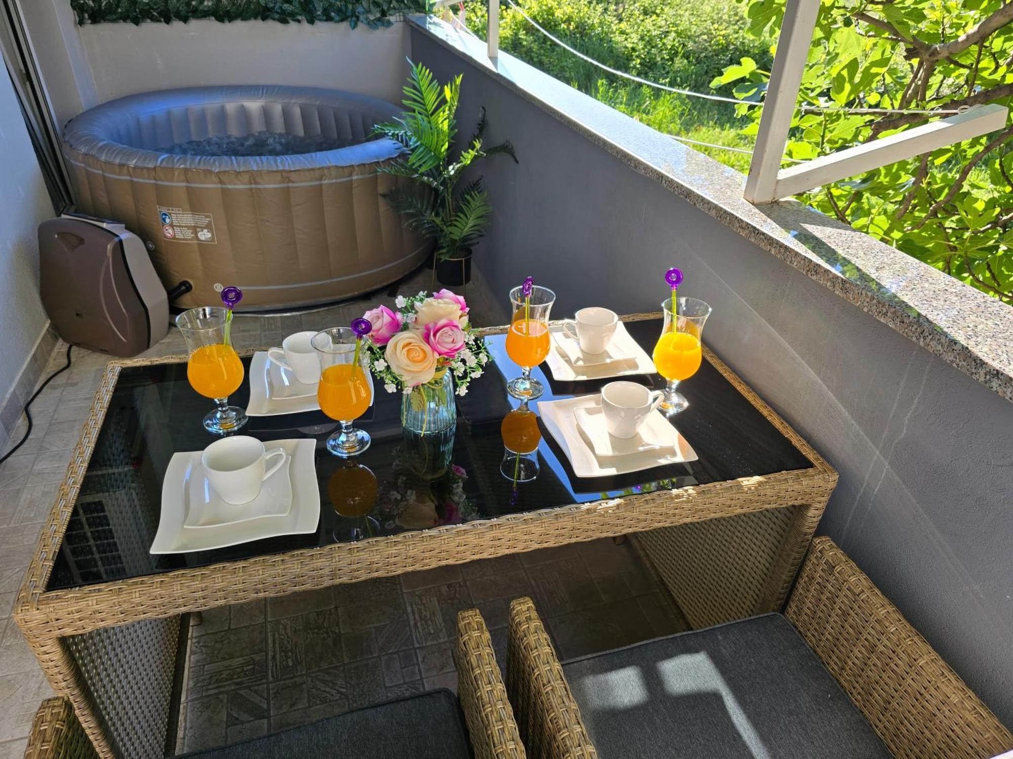 Apartment Blanca With Jacuzzi,Terase And Private Parking Kaštela Exterior foto